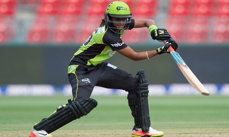 Harmanpreet Kaur extends stint with Sydney Thunder