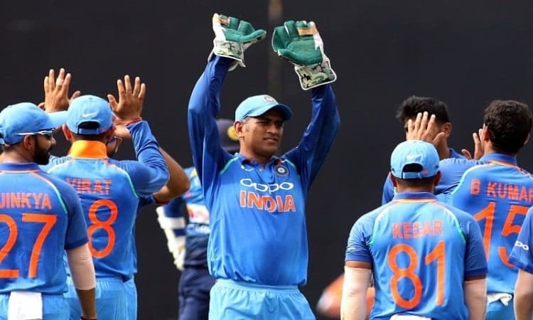 Ravi Shastri backs MS Dhoni once again, hits out at critics