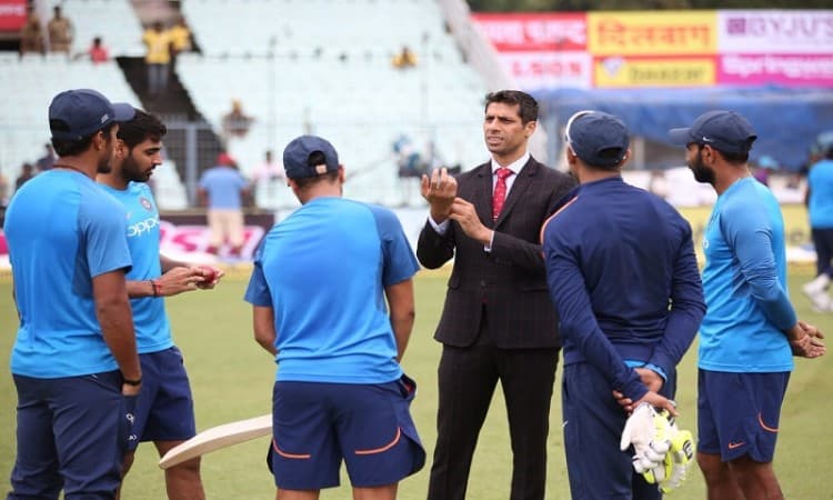 Nehra's field day with Indian cricket team players