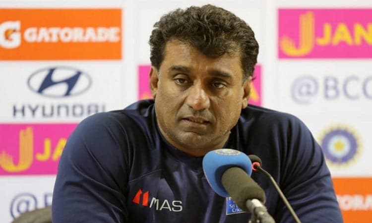 Lakshan Sandakan should have picked early wickets, says Rumesh Ratnayake