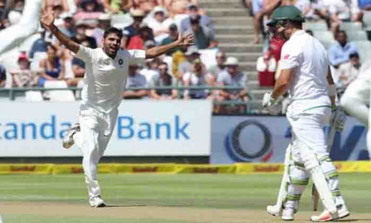 Images for South Africa crawl to 107/3 at lunch on Day 1