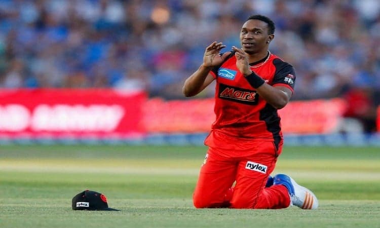 Bravo signs for Middlesex for this year's Vitality Blast