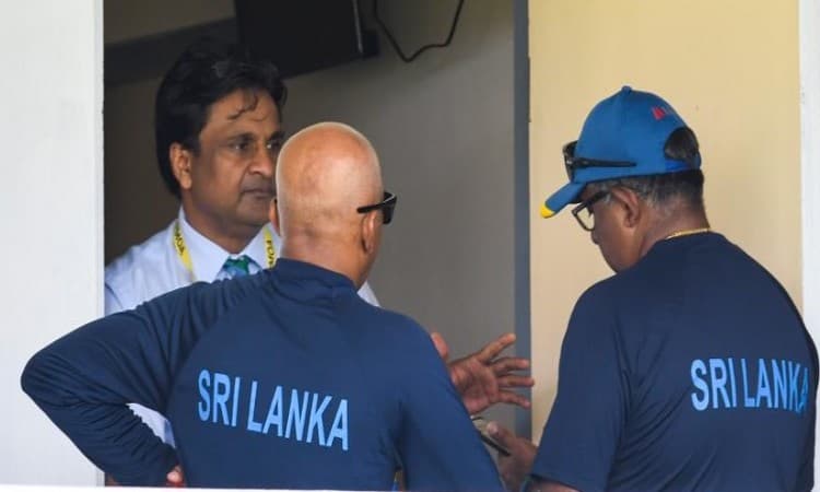 Sri Lanka Coach, Captain