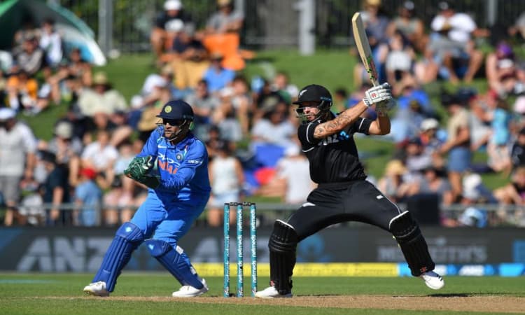 2nd ODI: India hammer NZ by 90 runs, go 2-0 up Images
