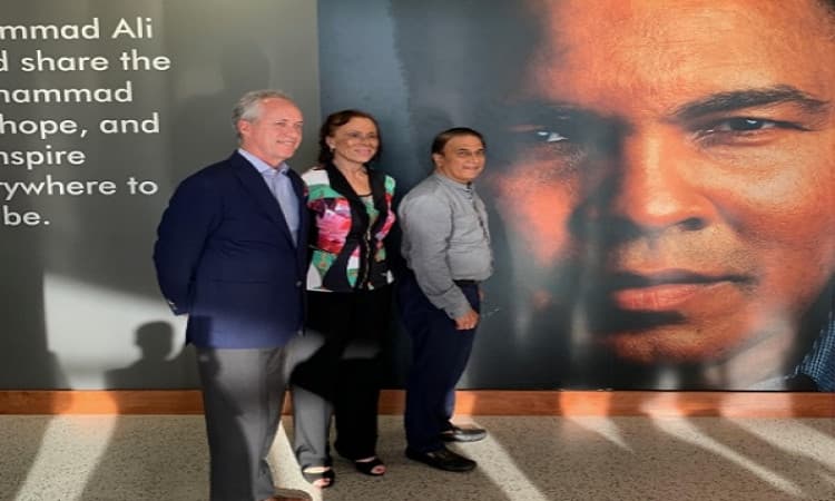 Gavaskar meets Md. Ali's wife, discuss cricket museum in Kentucky Images