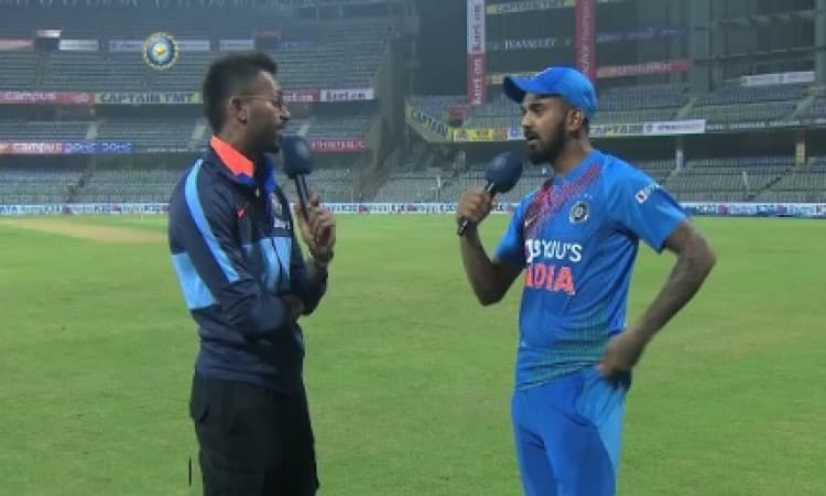 Dressing room feels empty without you: Rahul to Hardik Images