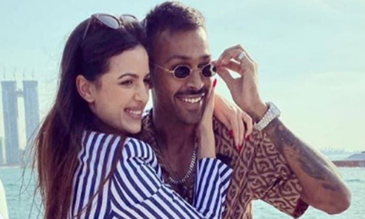 Hardik announces engagement with Serbian actress Natasa Images