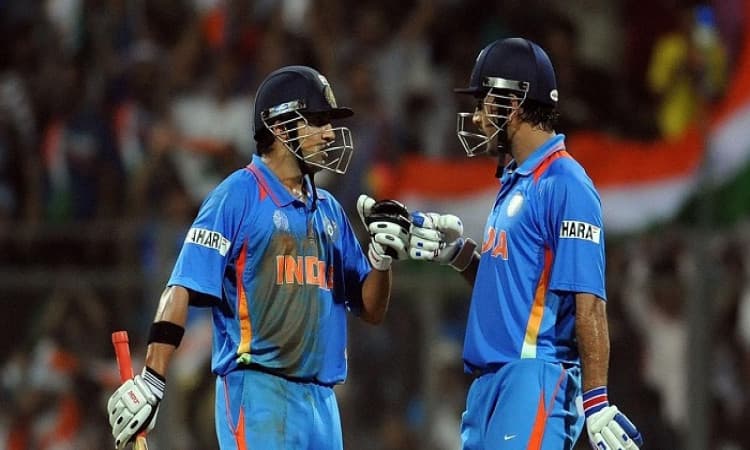 GAUTAM GAMBHIR AND DHONI