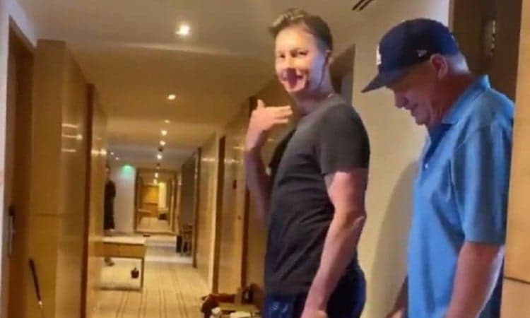Brett Lee and Dean Jones