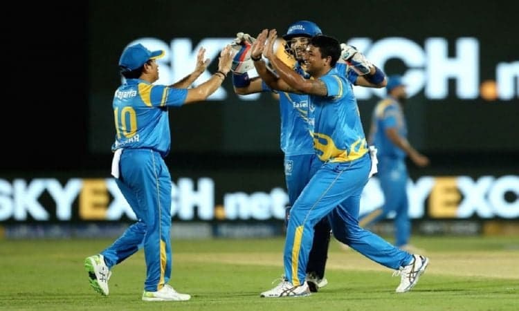 Cricket Image for Road Safety World Series: Stuart Binny's Smashing Knock Helps India Legends Beat S
