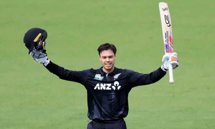 Mark Chapman Ton Lifts New Zealand To 344-9 In First Pakistan ODI