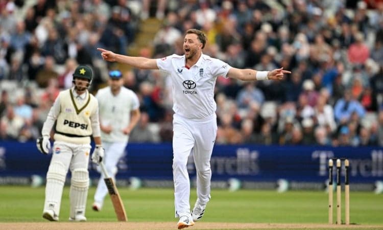 England Dominate Pakistan To Move Within Sight Of 3-0 Series Sweep