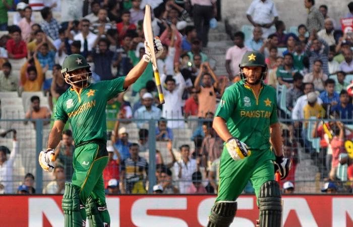 Pakistan post a strong 201/5 against Bangladesh 