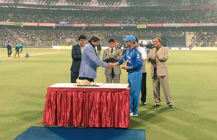 MS Dhoni felicitated by Kapil Dev at innings break during third ODI