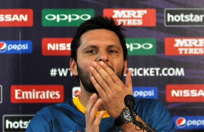 Javed Miandad hits out at Shahid Afridi for comments over love for India  